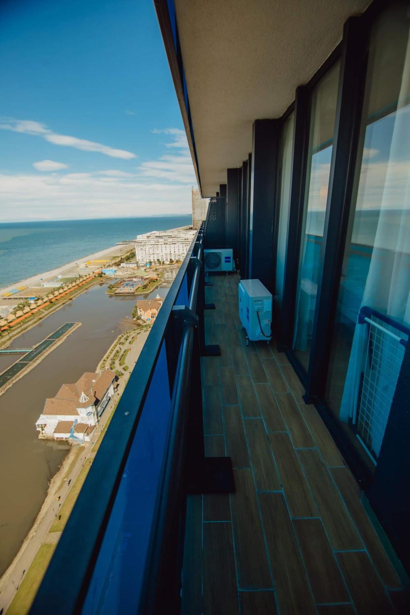 Orbi City Black Sea View Aparthotel Batumi Exterior photo