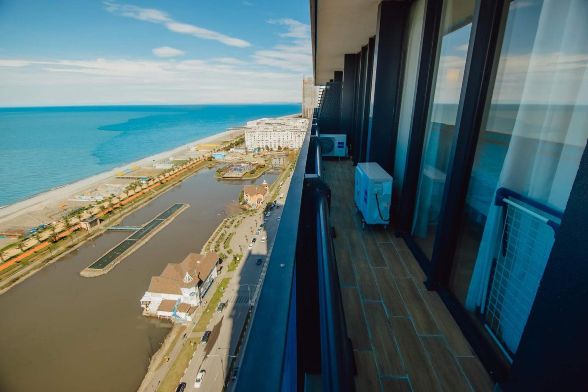 Orbi City Black Sea View Aparthotel Batumi Exterior photo