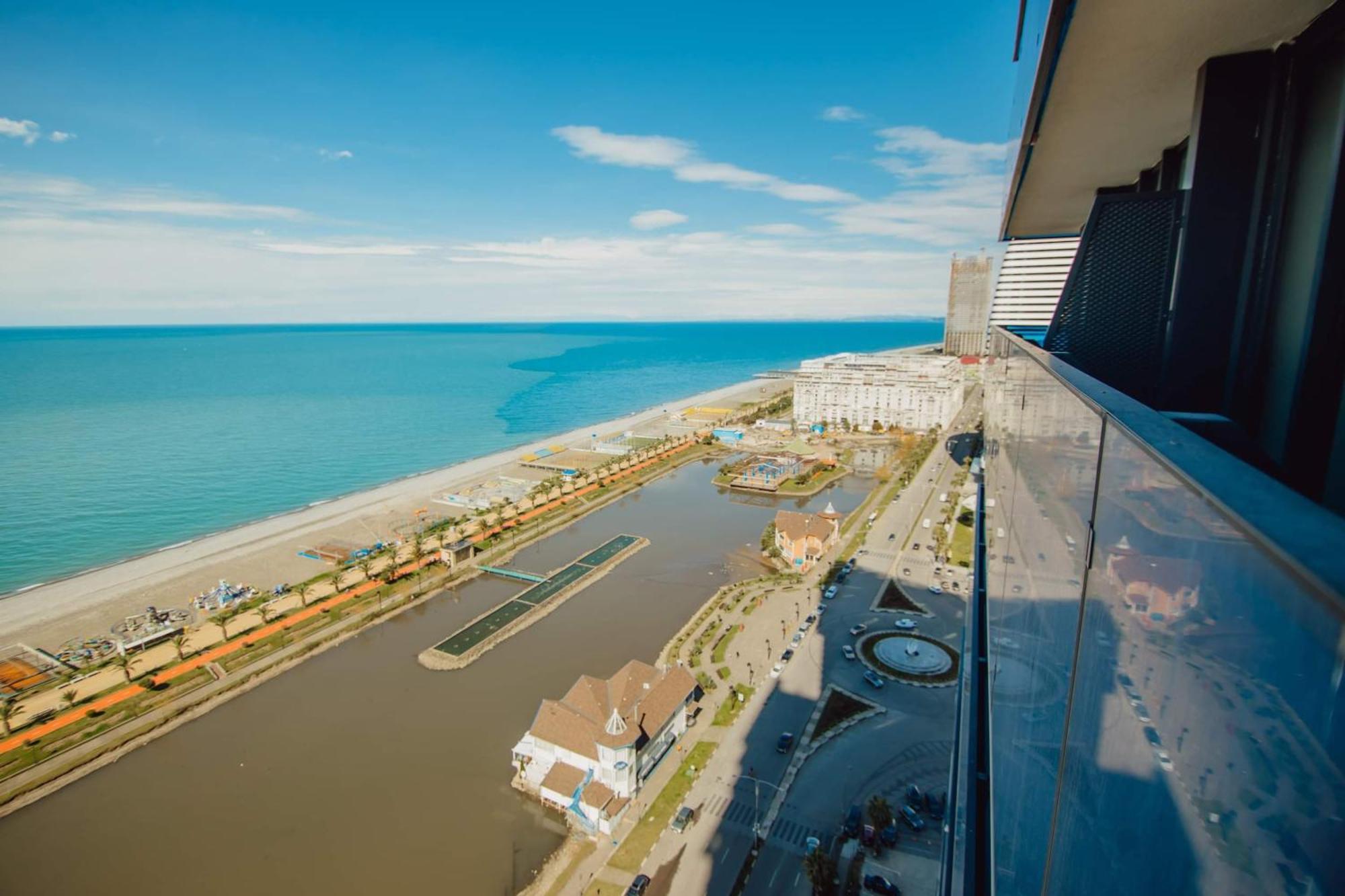 Orbi City Black Sea View Aparthotel Batumi Exterior photo