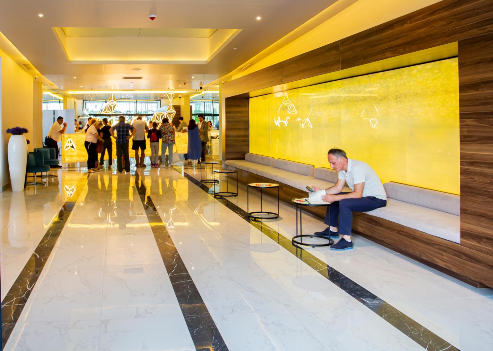 Orbi City Black Sea View Aparthotel Batumi Exterior photo